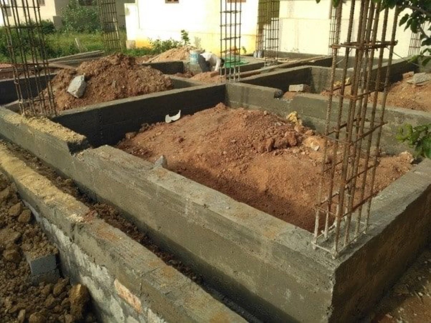 Plinth beam